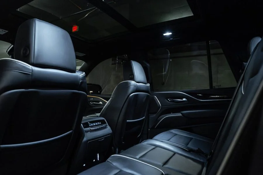 Cadillac Escalade (Black)