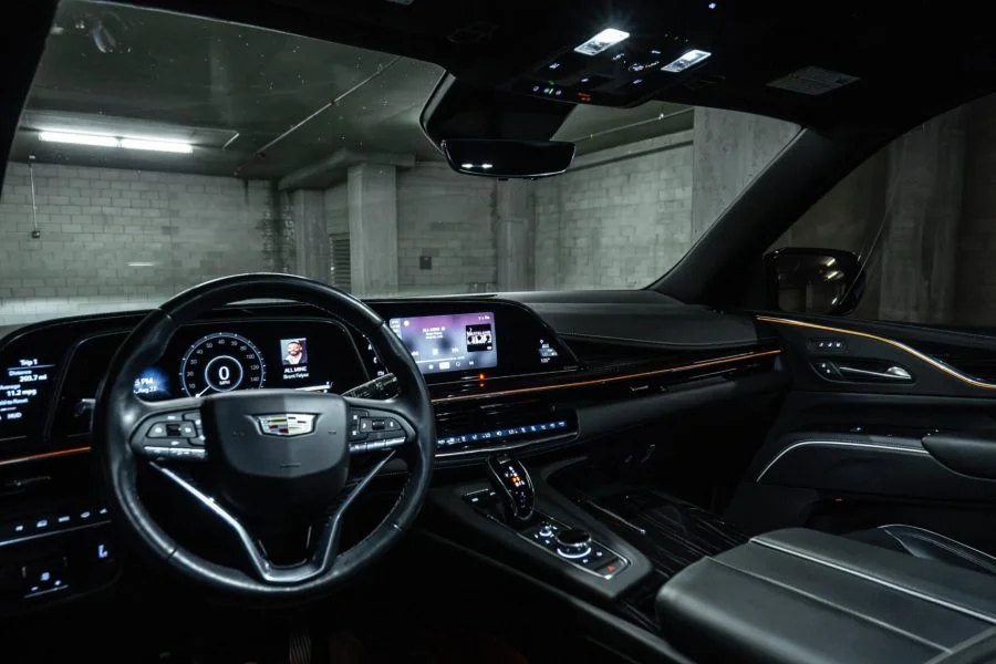Cadillac Escalade (Black)