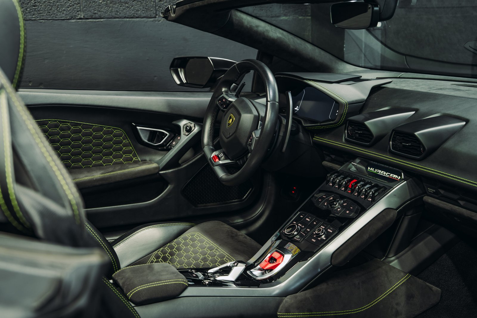 Lamborghini Huracan Spyder (Black)