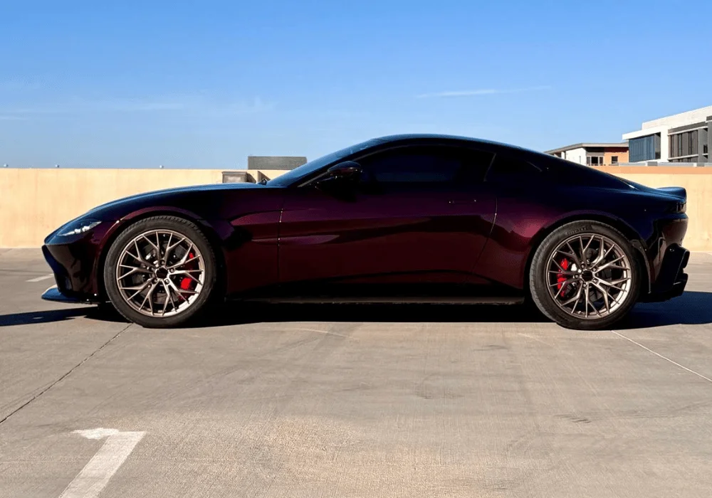 Aston Martin Vantage (Maroon)