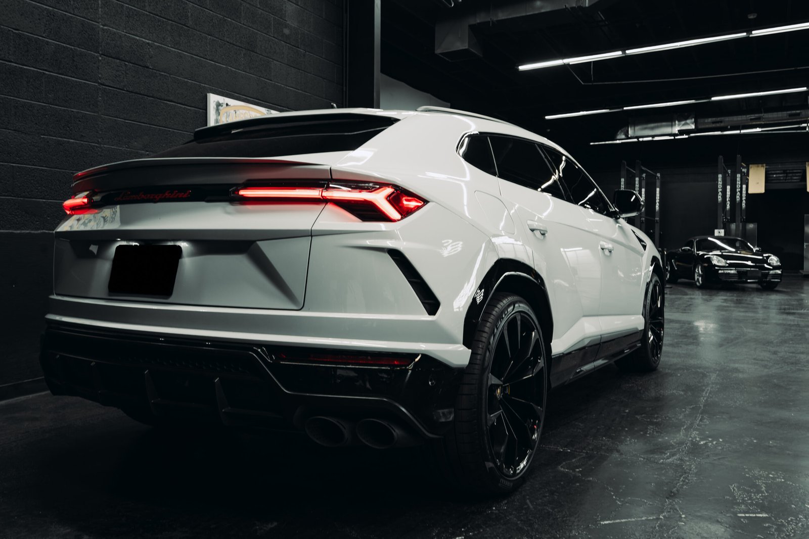 Lamborghini Urus (White)